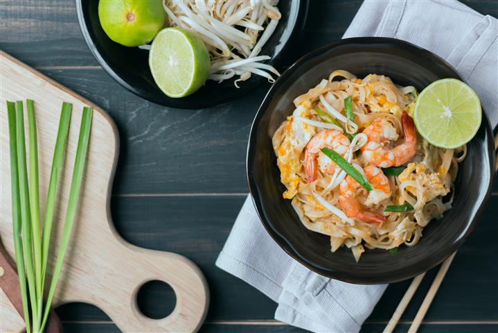 เรียนรู้เทคนิคการทำอาหารไทยยอดนิยม กับหลักสูตร ผัดไทย-หอยทอด ที่ วิทยาลัยดุสิตธานี