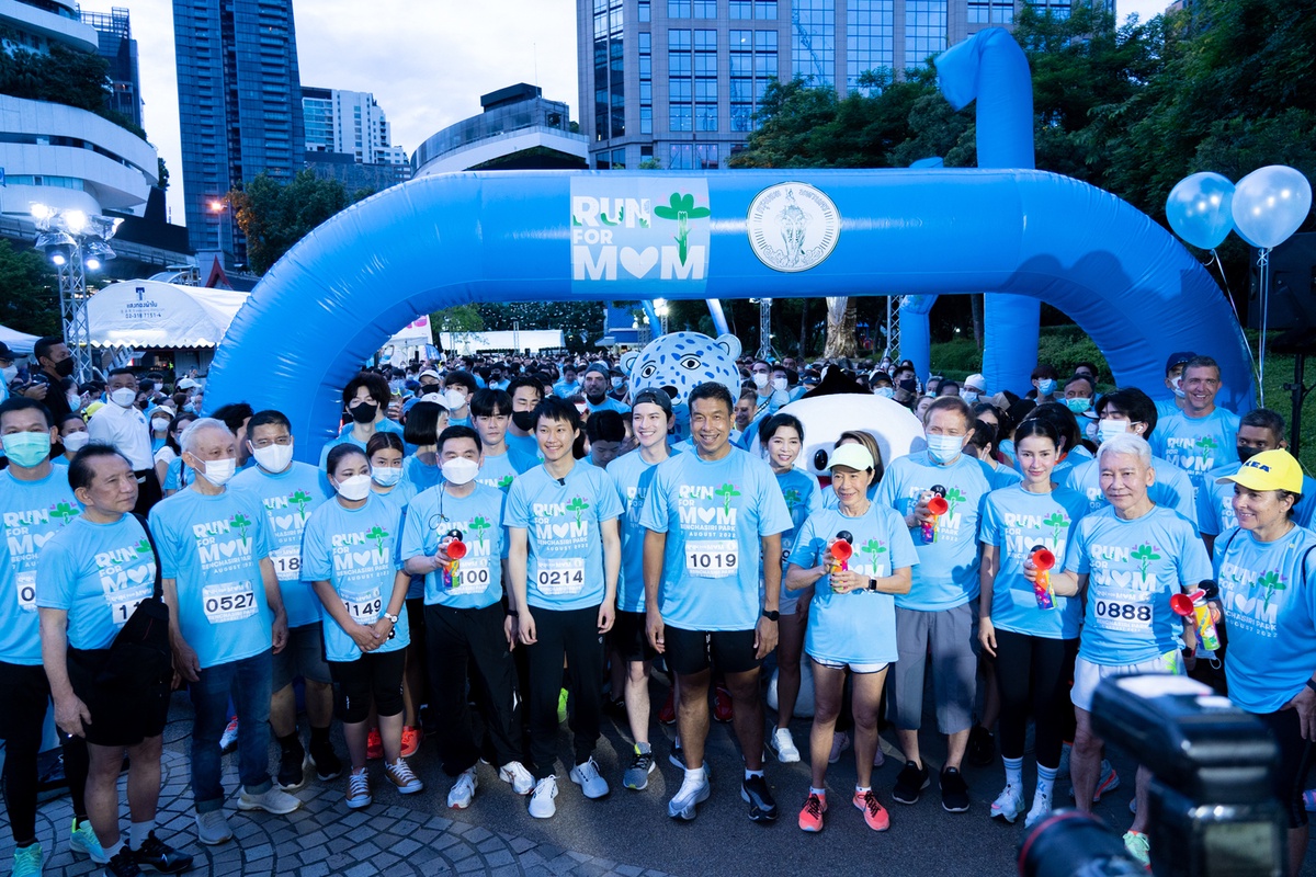 ท๊อป จิรายุส ร่วมวิ่งกับ ผู้ว่าฯ กทม. ชัชชาติ สิทธิพันธุ์ ในกิจกรรม RUN FOR MOM 2022