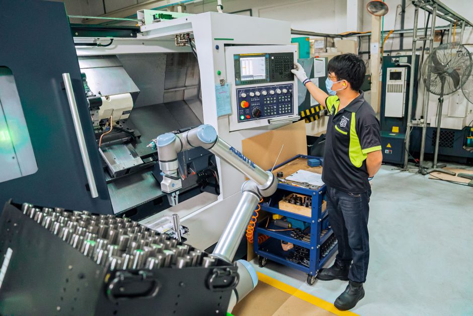 Universal Robots Improves Production Output at Seng Heng Engineering Within 3 Months by 50 Percent