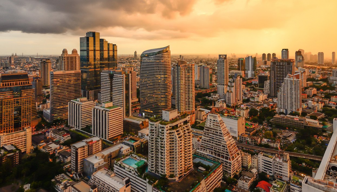 The Advantages of Renting a Condo Over Buying One in Bangkok