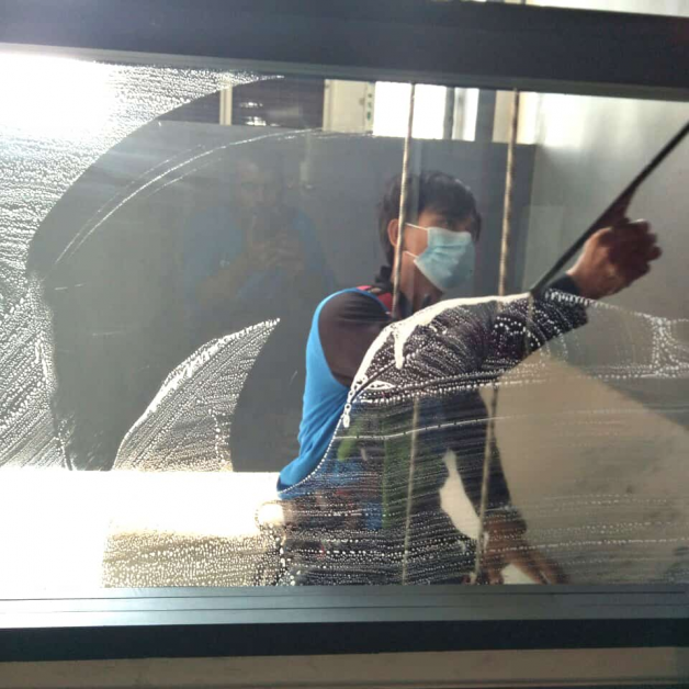 แนะนำบริการรับจ้างเช็ดกระจกโดยผู้เชี่ยวชาญด้านทำความสะอาด