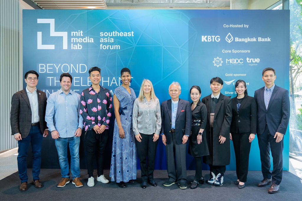 กลุ่มทรู โชว์ความพร้อมในงาน MIT Media Lab Southeast Asia Forum นำเทคโนโลยีทะลุขีดจำกัดของมนุษย์ด้วย AI ขับเคลื่อนการพัฒนาบุคคล องค์กร