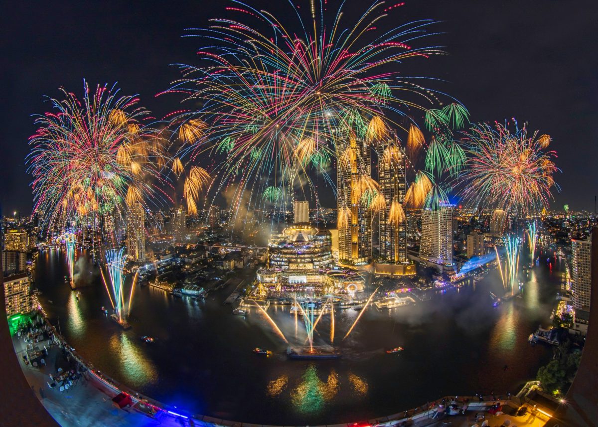 Spectacular 30,000 eco-friendly firework display lights up Bangkok's Chao Phraya River as Thailand's Iconic Countdown Landmark at