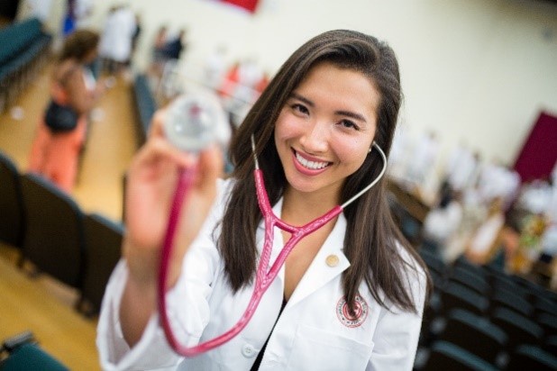 คณะแพทยศาสตร์ มหาวิทยาลัยเซนต์จอร์จเผยเทรนด์การศึกษาด้านแพทยศาสตร์ระดับโลกและประเด็นสำคัญต่อนักศึกษาแพทย์ไทย