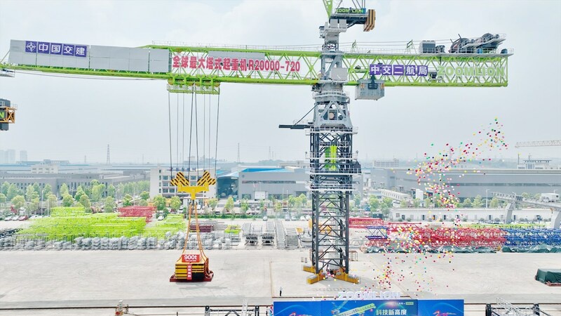 The World's Largest Tower Crane Rolls off the Production Line at Zoomlion Tower Crane Intelligent Factory