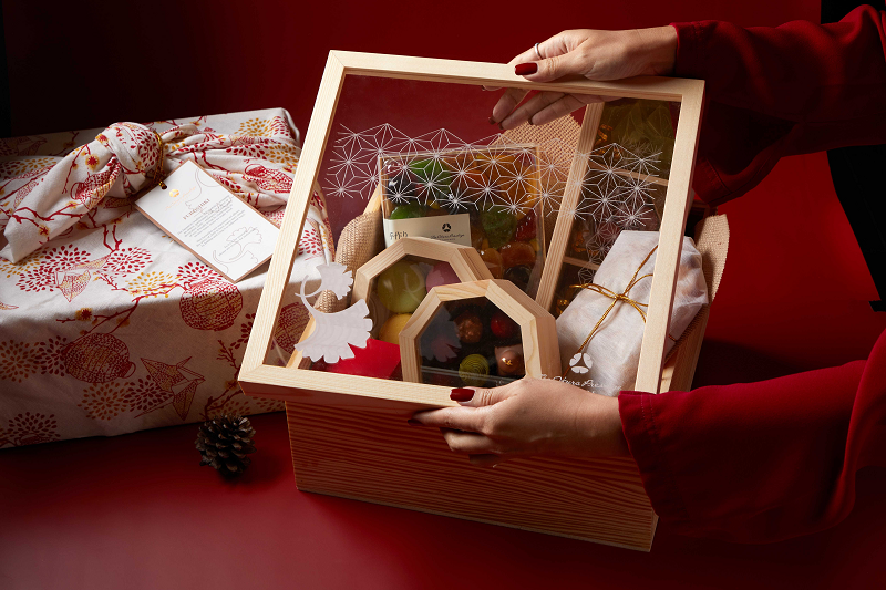 Let the holiday cheer radiate as you share the joy and appreciation with Sense of Festive Hamper of The Okura Prestige