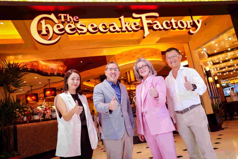 เปิดแล้ววันนี้! The Cheesecake Factory(R) ตำนานร้านดัง ยกโมเดลเดียวกับอเมริกา ปักหมุดแฟล็กชิฟสโตร์สาขาแรกในไทยสุดยิ่งใหญ่ที่เซ็นทรัลเวิลด์ World-Class Food Destination