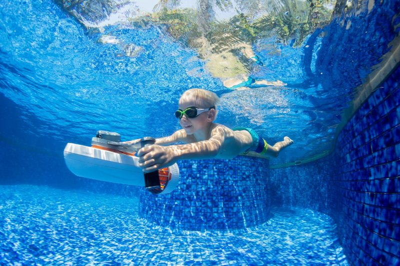 เพิ่มความสนุกให้วันพักผ่อนทั้งครอบครัวกับเครื่องเล่น Underwater Scooter ที่รอยัล คลิฟ พัทยา