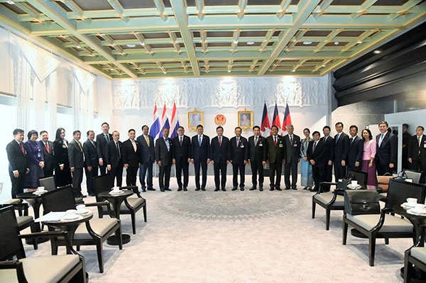 ประธานรัฐสภาและประธานสภาผู้แทนราษฎร ให้การรับรองนายกรัฐมนตรีแห่งราชอาณาจักรกัมพูชา เพื่อกระชับความสัมพันธ์ระหว่างราชอาณาไทยและราชอาณาจักรกัมพูชา