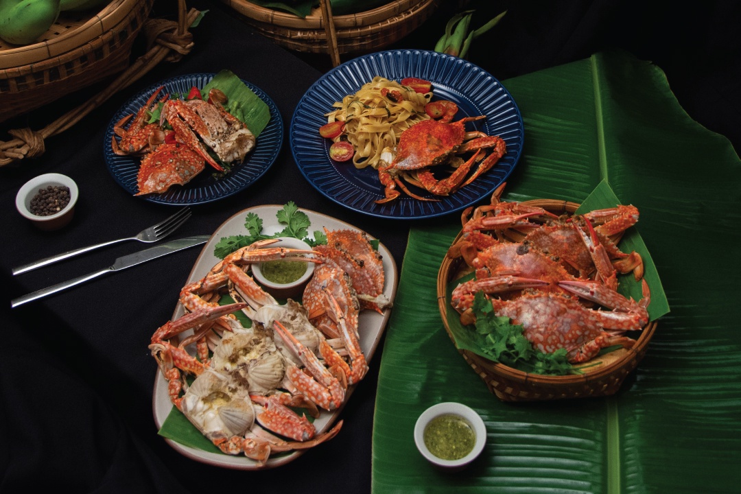It's Blue Crab specials at the Weekend Premium Buffet dinner at Latest Recipe, Le Meridien Suvarnabhumi