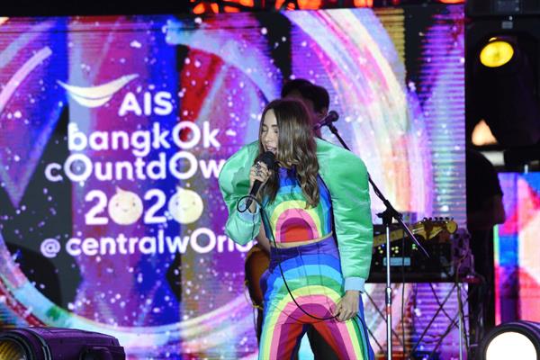 เอไอเอส ชวน เจมส์-จิรายุ เป๊ก ส่งความสุขอวยพรปีใหม่ 2563 แบบล้ำๆ ผ่าน หุ่นยนต์แห่งโลกอนาคต ที่งาน AIS Bangkok Countdown 2020 @Central World