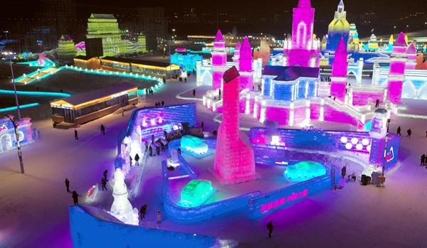 Xinhua Silk Road: แบรนด์แห่งชาติ ของจีนตบเท้าเข้าร่วมเทศกาลน้ำแข็งและหิมะ Harbin Ice-Snow World