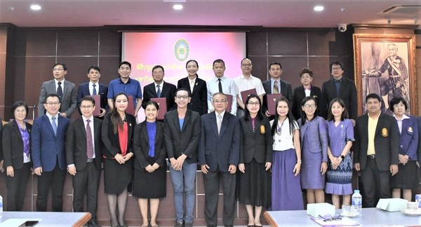 ภาพข่าว: ส่งเสริมยุทธศาสตร์การค้าไทย-จีน บัณฑิตวิทยาลัย มรภ. บ้านสมเด็จเจ้าพระยา จัดโครงการปฐมนิเทศนักศึกษาระดับบัณฑิตศึกษาจากประเทศสาธารณรัฐประชาชนจีนประจำปี 2563