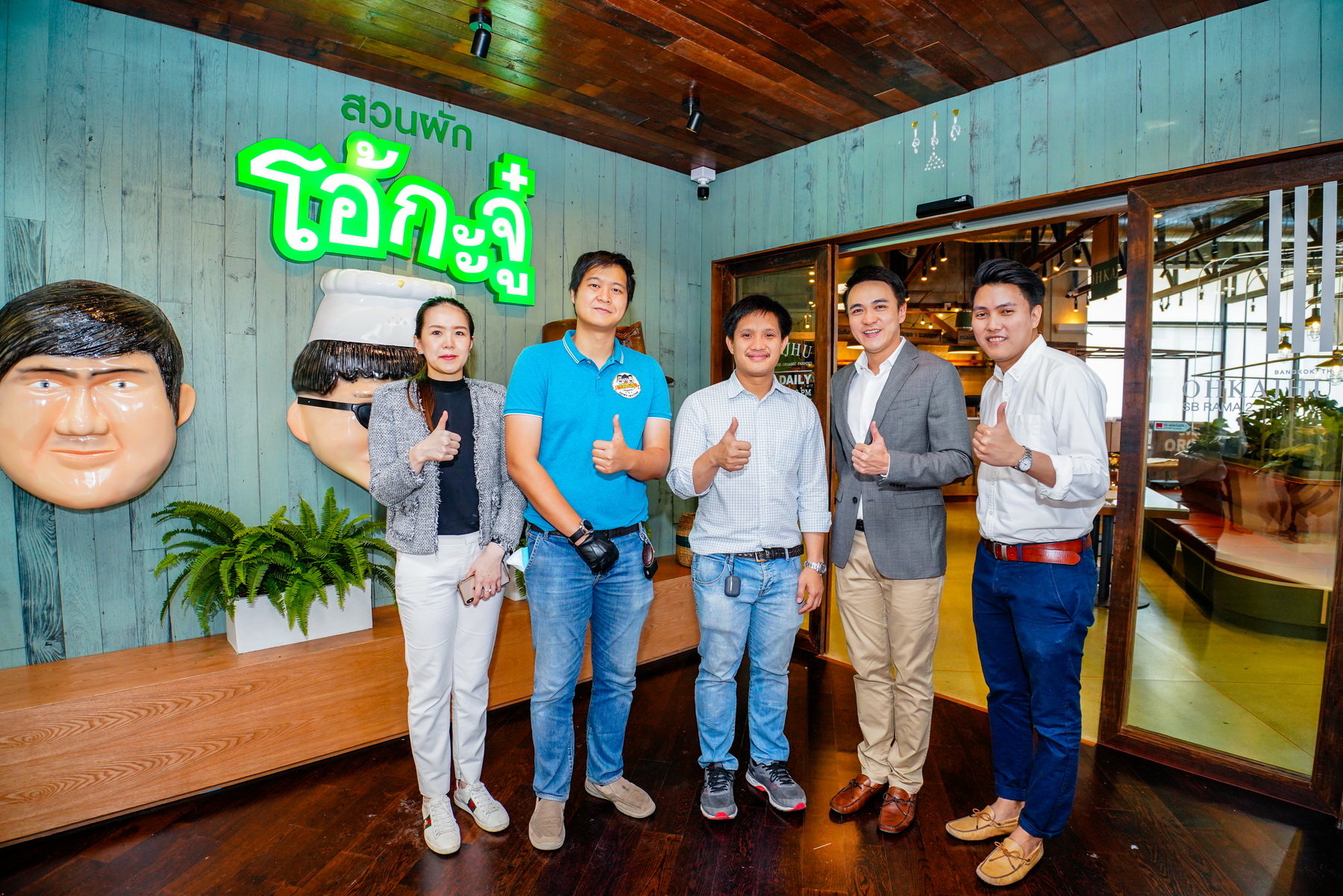Photo Release: KTC jointly congratulates Ohkajhu for its grand opening of a new branch on Rama II, letting cardmembers dine deliciously with free strawberry yogurt smoothies.