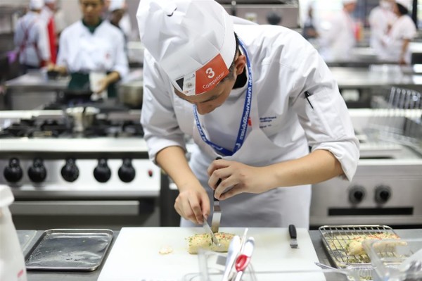 เวที แข่งขันรุ่นเยาวชนคนประกอบอาหาร ฝีมือแรงงานแห่งชาติ ครั้งที่ 28 ที่วิทยาลัยดุสิตธานี จัดโดย กรมพัฒนาฝีมือแรงงาน กระทรวงแรงงาน