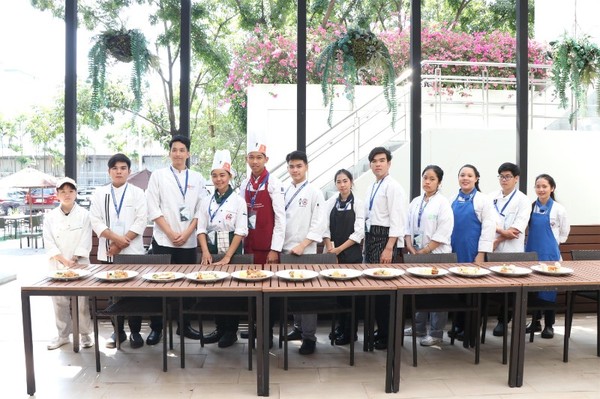 เวที แข่งขันรุ่นเยาวชนคนประกอบอาหาร ฝีมือแรงงานแห่งชาติ ครั้งที่ 28 ที่วิทยาลัยดุสิตธานี จัดโดย กรมพัฒนาฝีมือแรงงาน กระทรวงแรงงาน