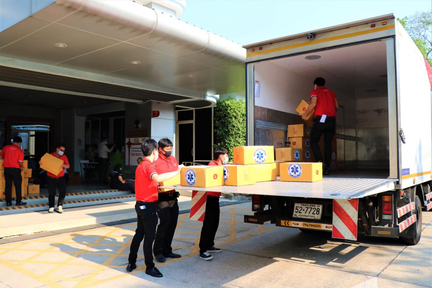 ไปรษณีย์ไทย จัด 'ส่งความห่วงใย ส่งให้ สู้ภัย COVID-19 ระดมคนไปรษณีย์ ทุกภาคส่วน อาสา รับ-ส่งสิ่งของ อยู่เคียงข้างคนไทย แพทย์ ผู้ป่วย ไม่มีวันหยุด