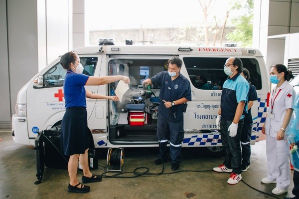 โรงพยาบาลจุฬาลงกรณ์ สภากาชาดไทย รับมอบเครื่องฉีดพ่นฆ่าไวรัสโควิด19พร้อมน้ำยาประสิทธิภาพสูง