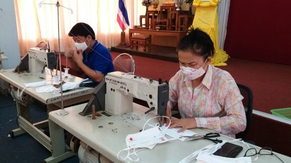 ก.แรงงาน ช่วยสภากาชาดไทย ผลิตหน้ากากผ้า