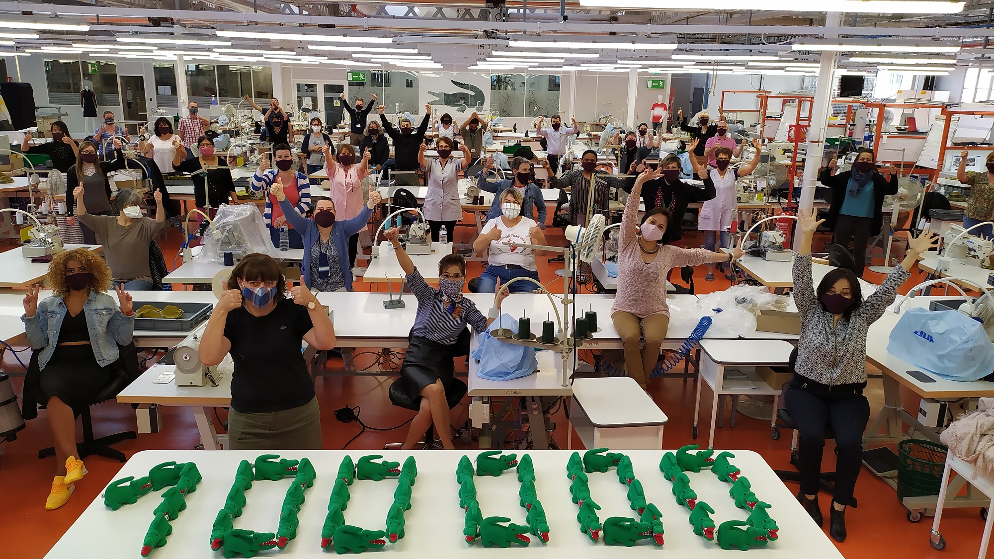 ภาพข่าว: Lacoste ผลิตหน้ากาก 100,000 ชิ้น ช่วยเหลือบุคลากรทางการแพทย์ในฝรั่งเศส