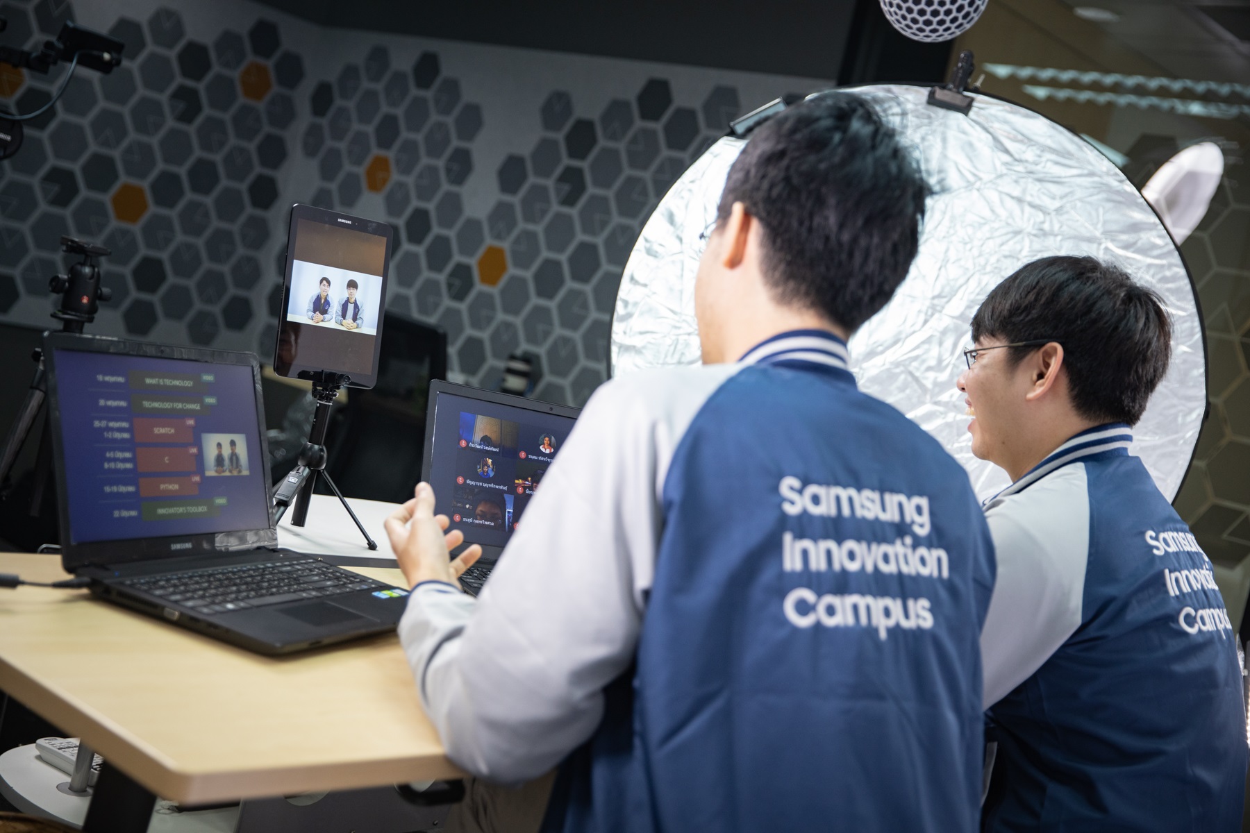 ???ซัมซุงลุยสอนโค้ดดิ้งผ่านโครงการ Samsung Innovation Campus เสริมพลังเด็กไทย ชูออนไลน์แพลตฟอร์ม รับสถานการณ์ปัจจุบัน