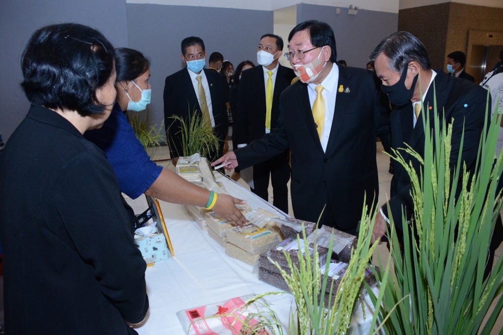 รัฐมนตรีช่วยเกษตรฯ ตั้งเป้าทวงแชมป์ส่งออกข้าว จับมือทุกภาคส่วน ตั้งธงเลือกตัวแทนพันธุ์ข้าวทีมชาติไทย