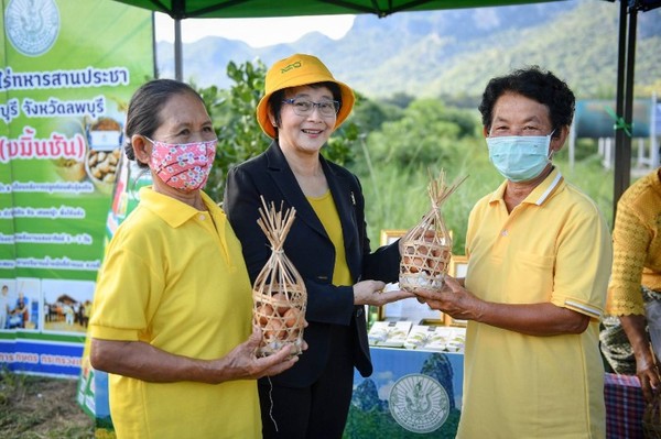 มกอช.มอบป้ายwww.dgtfarm.com ให้กลุ่มวิสาหกิจชุมชนวิชาชีพเกษตรอินทรีย์ไล่ทหารประสานประชา การันตีสมุนไพรอินทรีย์ Organic Thailand รายแรกของ dgtfarm.com