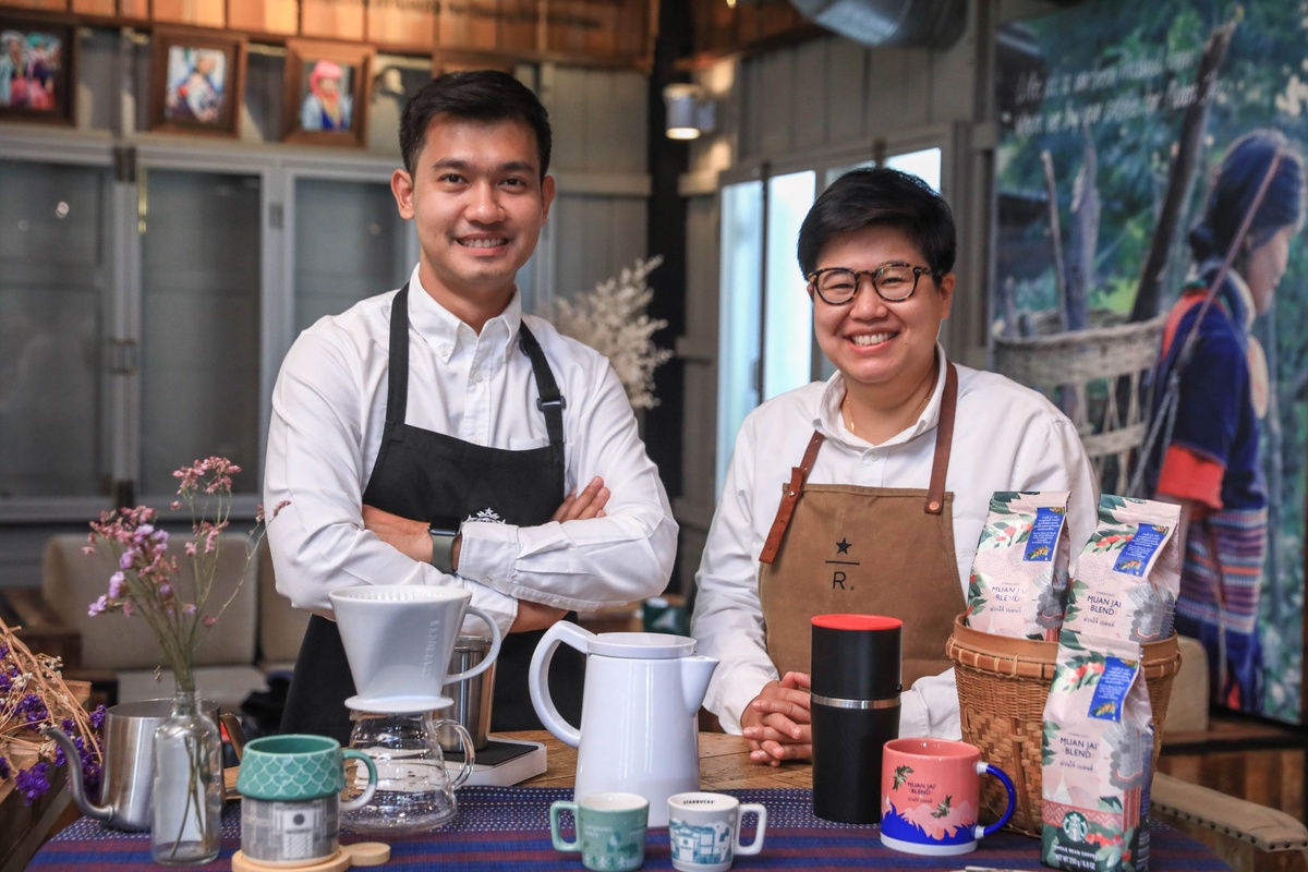 สตาร์บัคส์ คอฟฟี่ มาสเตอร์ เตรียมเผยเคล็ดลับการชงกาแฟด้วยเครื่องชงสุดคลาสสิคแบบ LIVE สด เนื่องในโอกาสครบรอบ 22 ปี ของสตาร์บัคส์ ประเทศไทย