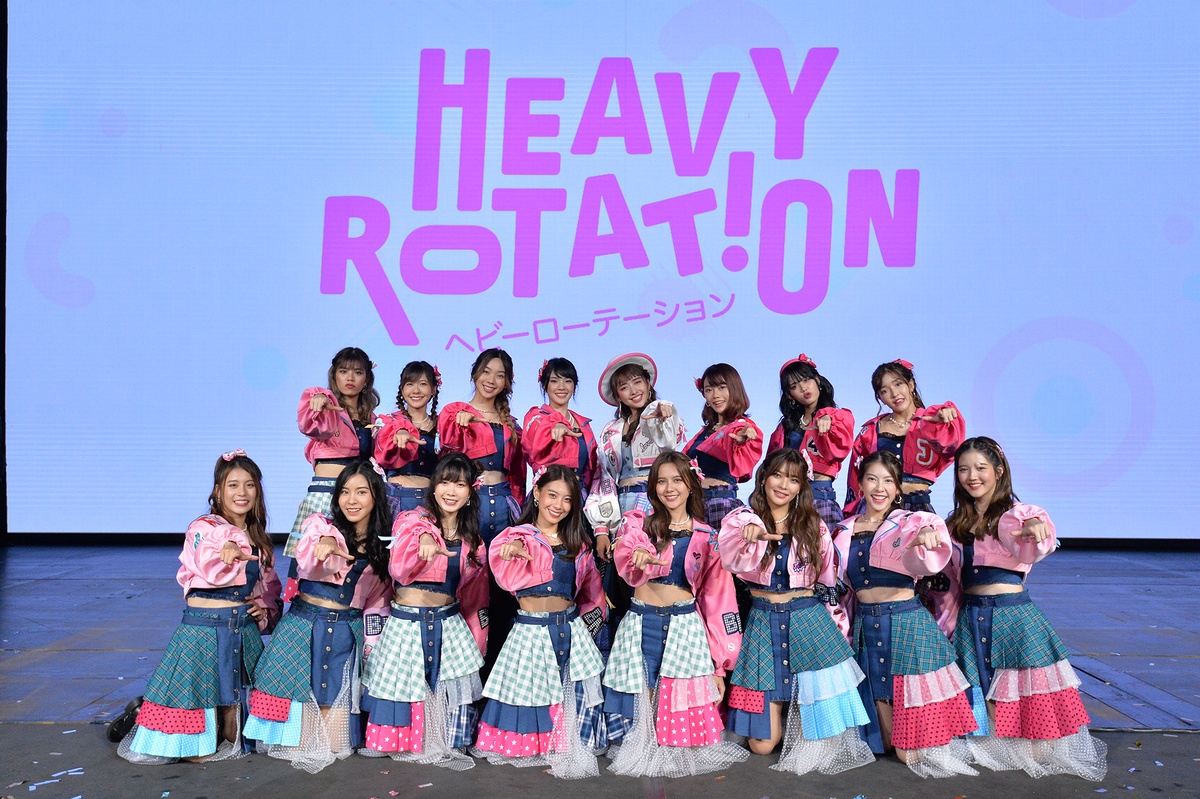 แบรนด์ iAM จัดงานแถลงข่าวเปิดตัวเพลงใหม่ของศิลปินหญิงวง BNK48 ชื่อเพลง Heavy Rotation