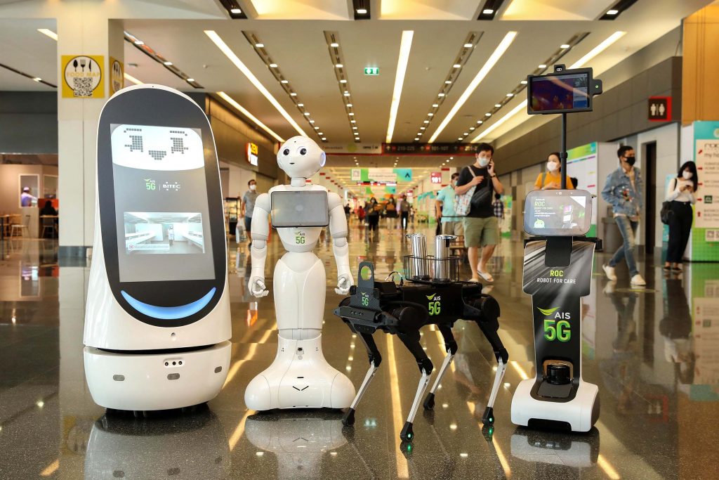 เอไอเอส นำหุ่นยนต์ 5G ดูแลสุขอนามัยคนไทยเดินชมงานยุค New Normal ภายในศูนย์นิทรรศการและการประชุมไบเทค (BITEC)