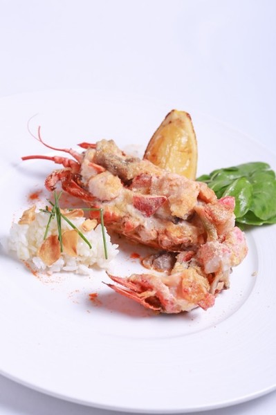 La Vie en Rouge Red Sky restaurant Launches Brand New Lobster-themed Lunch and Dinner Menu