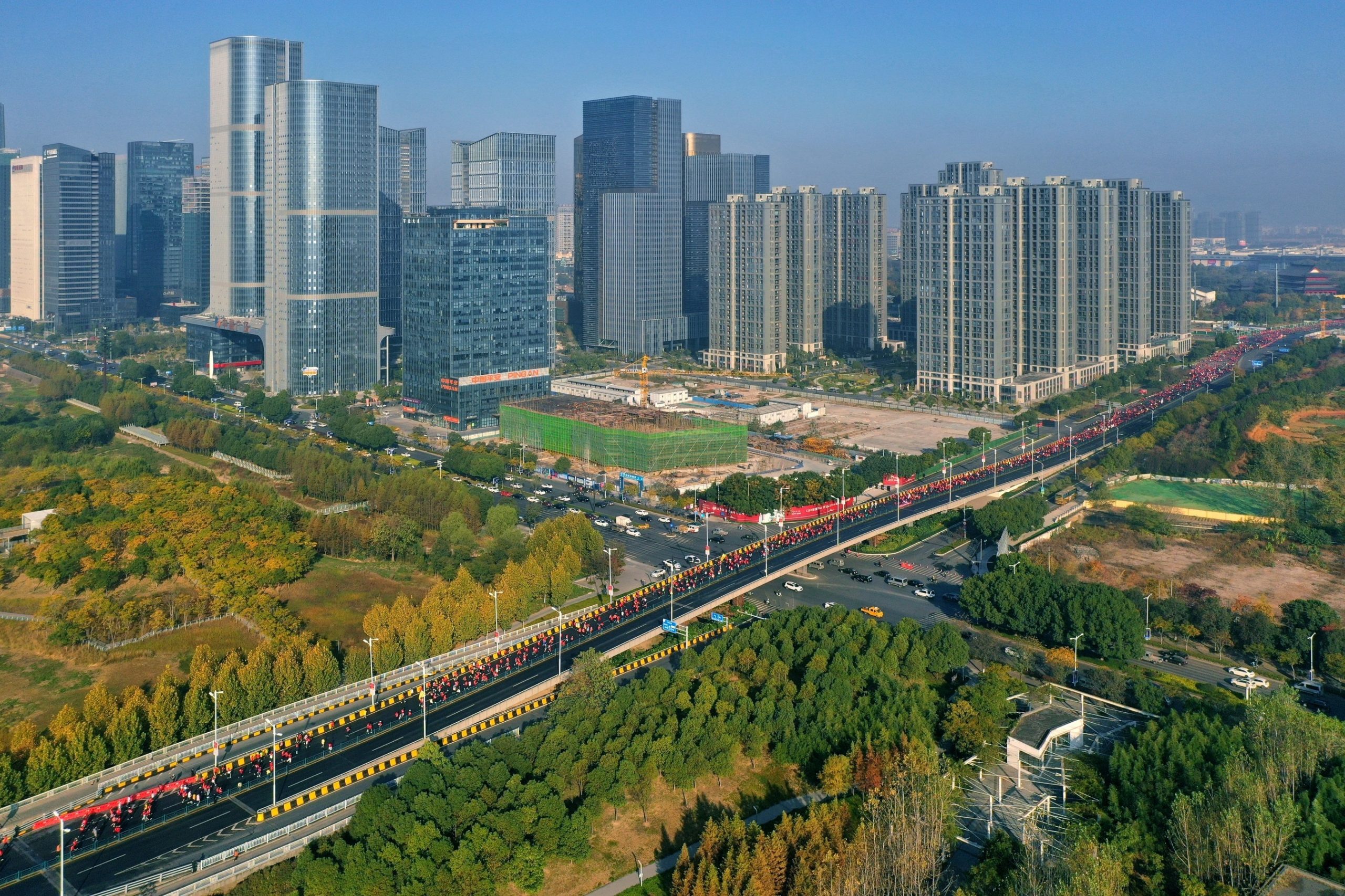 Xinhua Sports: เมืองอี้อูของจีนจัดงานวิ่ง 2020 Yiwu Half Marathon มุ่งพัฒนาเมืองให้คึกคัก