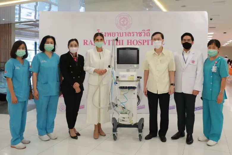 "แอน - สิเรียม ภักดีดำรงฤทธิ์" ตัวแทน "MINUS20 (ไมนัสทเวนตี้)" ส่งมอบเครื่องช่วยหายใจ แก่โรงพยาบาลราชวิถี
