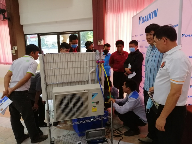 "ไดกิ้น" จัดฝึกอบรมครูอาชีวะ-นักศึกษา วิทยาลัยเทคนิคนครขอนแก่น เดินหน้าพัฒนาบุคลากรทางการศึกษาก้าวทันความเปลี่ยนแปลงด้านเทคโนโลยี