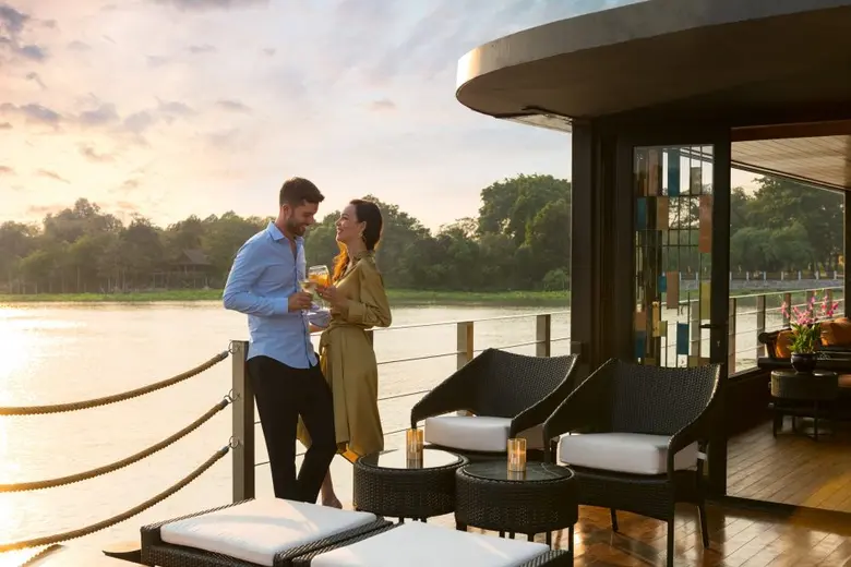 ฉลองวาเลนไทน์แบบเอ็กซ์คลูซีฟ บนเรือสุดหรู  ลอย เพลา โวยาจส์ ล่องแม่น้ำเจ้าพระยา