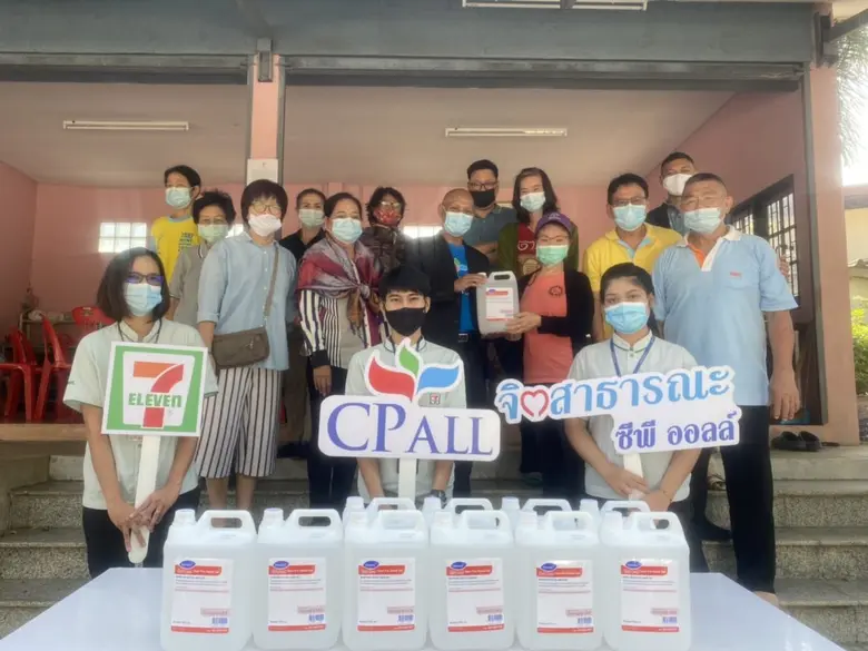ชมรมจิตสาธารณะ ซีพี ออลล์ เดินหน้า "คนไทยไม่ทิ้งกัน" มอบเจลแอลกอฮอล์ เครือข่ายสมัชขาชุมชนสุขภาพ จ.ตราด