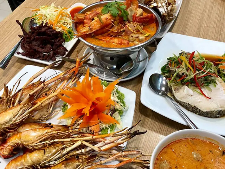 ปักหมุดร้านอร่อยเด็ดโดนใจสายกิน มื้อไหนก็ฟินสุดอิ่มคุ้มที่ "เอ็ม บี เค เซ็นเตอร์"