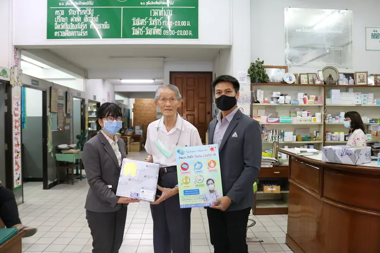 เจ้าหน้าที่แผนกสื่อสารการตลาด ออกเยี่ยมคลินิกเครือข่าย พร้อมมอบของขวัญที่ระลึก