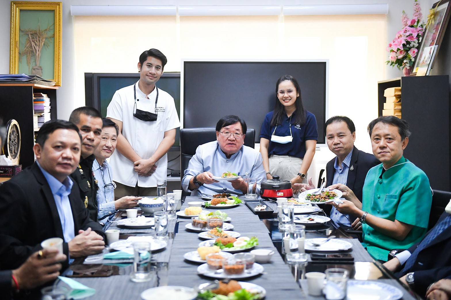 "ประภัตร" เชิญเชฟโชว์ปรุง 8 เมนูอาหาร "จิ้งหรีด-แมลงกินได้"