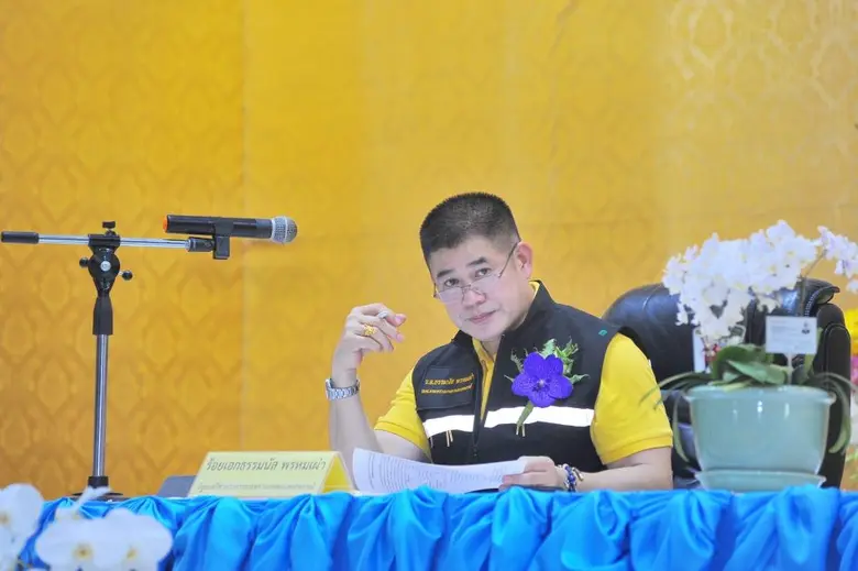 รมช.ธรรมนัส ลงรับฟังปัญหาสถานการณ์กล้วยไม้ไทย พร้อมมอบมาตรการการช่วยเหลือเกษตรกรจ.นครปฐม ที่ได้รับผลผลกระทบจากการระบาดของเชื้อโควิด-19