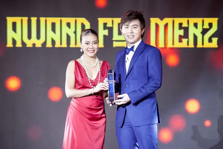 "ด็อกเตอร์เมฆคลินิก" คว้า 2 รางวัลสุดยิ่งใหญ่แห่งปี!! เผยเทรนด์ความงามปรับรูปสวยในแบบฉบับของตัวเอง