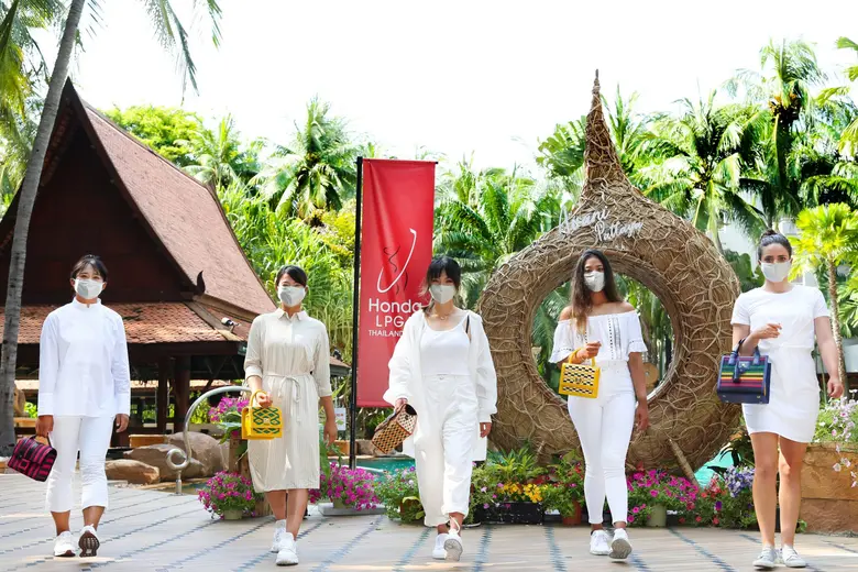 Five Representative Female Golfers from Honda LPGA Thailand2021 discover exquisite Thai craftsmanship before the tournament starts from 6-9 May 2021