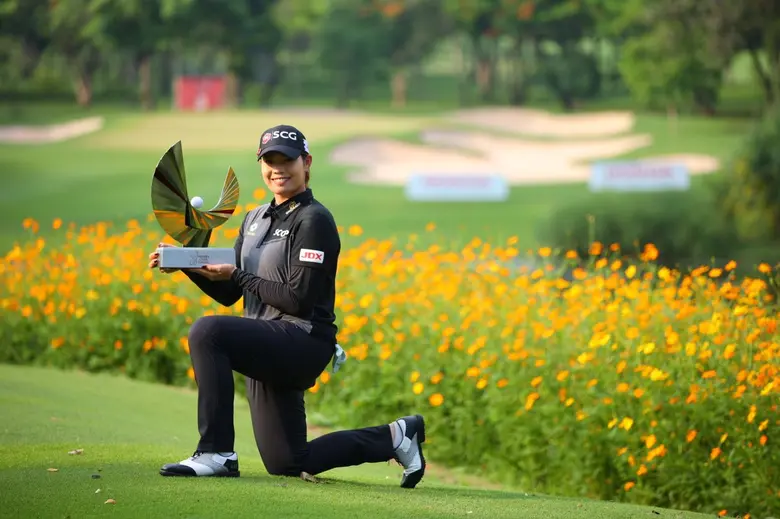 เอรียา จุฑานุกาล คว้าแชมป์ประวัติศาสตร์กอล์ฟสตรี "ฮอนด้า แอลพีจีเอ ไทยแลนด์ 2021"