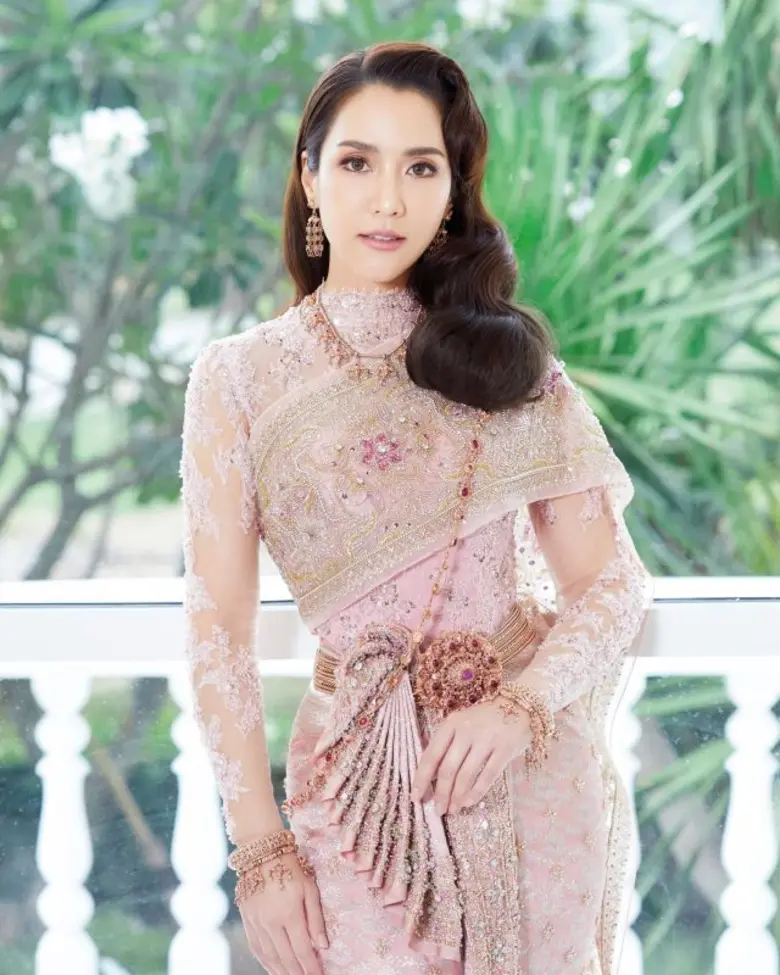 จีน่า-ญีนา และ จั๊กจั่น-อคัมย์สิริ กับแฟชั่นเซตปกBride Magazine Vol.36.2