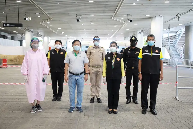 เอ็ม บี เค เซ็นเตอร์ ร่วมกับสำนักงานเขตปทุมวัน ศูนย์บริการสาธารณสุข 5 จุฬาลงกรณ์  พร้อมด้วยสถาบันป้องกันควบคุมโรคเขตเมือง นำรถพระราชทานตรวจโควิด-19 ให้บริการประชาชน