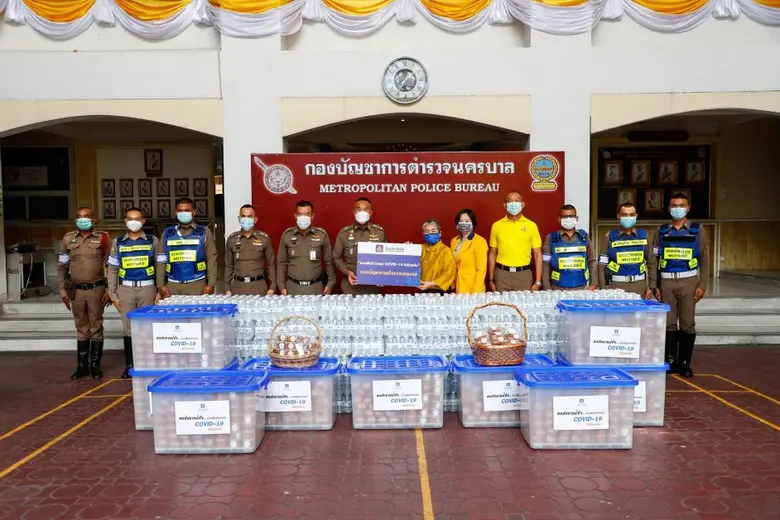 วิริยะประกันภัย มอบน้ำดื่ม-อาหารพร้อมทาน เสริมพลังตำรวจนครบาล สู้วิกฤต COVID-19