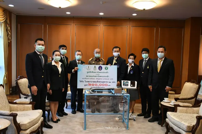 มูลนิธิเพื่อสถาบันพระปกเกล้าร่วมกับสมาคมแห่งสถาบันพระปกเกล้า มอบอุปกรณ์ทางการแพทย์ให้กับโรงพยาบาลสมเด็จพระยุพราชทั่วประเทศ