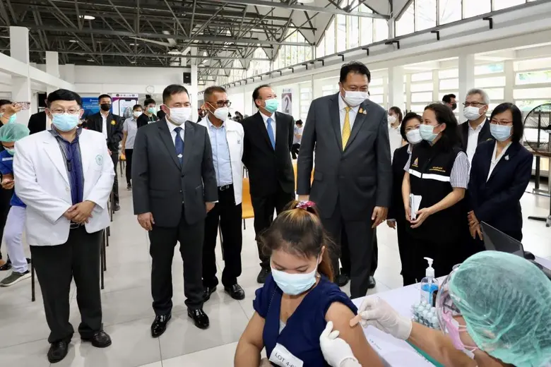 ธนาคารกรุงเทพ ต้อนรับ รมว.แรงงาน ลงพื้นที่  'สโมสรธนาคารกรุงเทพ' ตรวจเยี่ยมบริการฉีดวัคซีนผู้ประกันตน มาตรา 33 สร้างภูมิคุ้มกันโควิด- 19 ให้ประเทศ