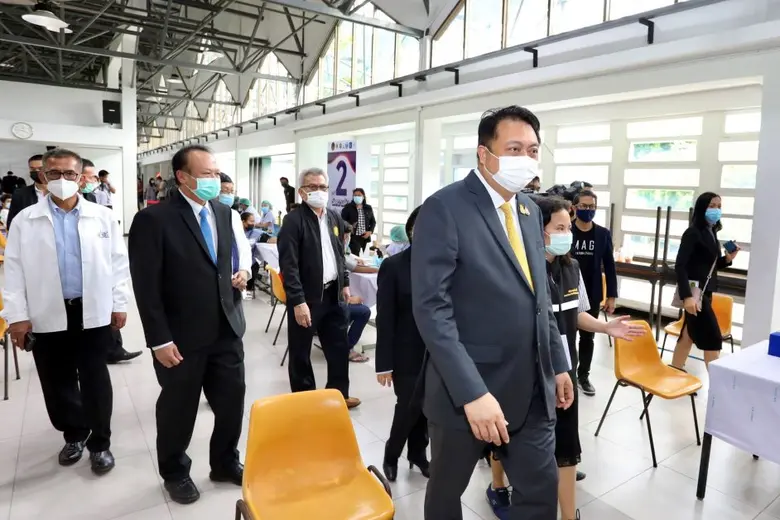 ธนาคารกรุงเทพ ต้อนรับ รมว.แรงงาน ลงพื้นที่ 'สโมสรธนาคารกรุงเทพ' ตรวจเยี่ยมบริการฉีดวัคซีนผู้ประกันตน มาตรา 33 สร้างภูมิคุ้มกันโควิด- 19 ให้ประเทศ