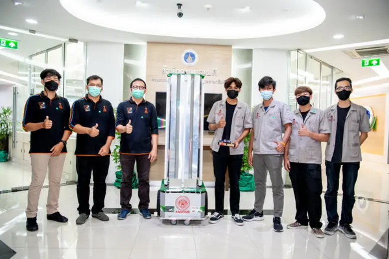 มจพ .มอบนวัตกรรมหุ่นยนต์ประดู่แดงฉายแสง UVC แก่โรงพยาบาลรามาธิบดี